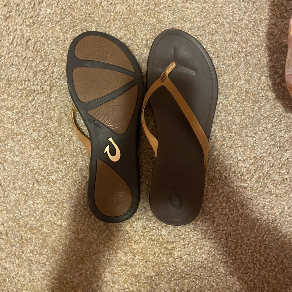 OluKai Sandals Size 10, only worn once.